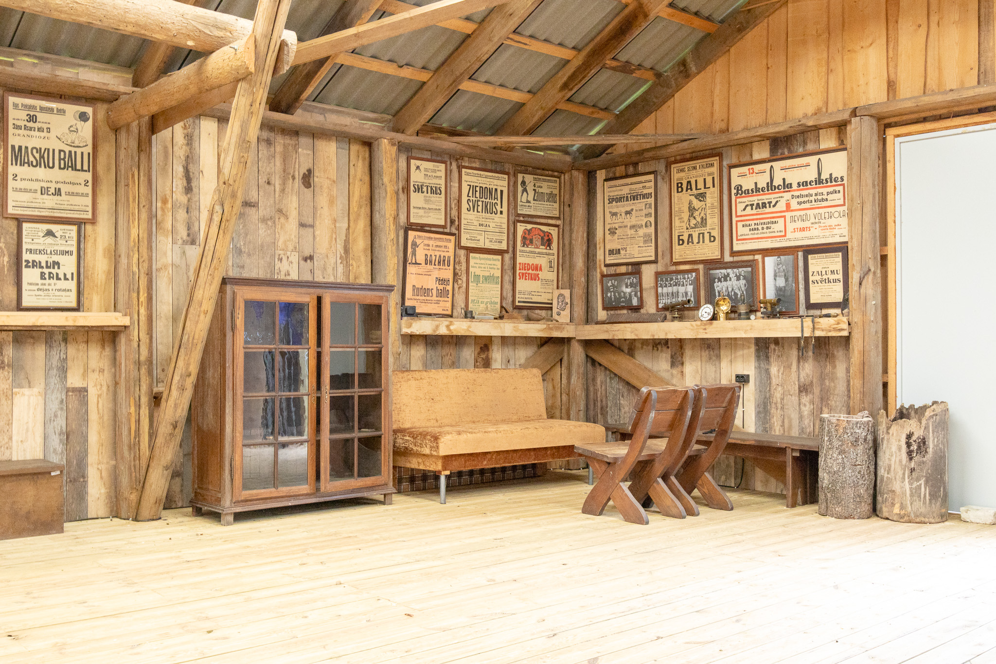 Unikāls rustikāls interjers – kvalitatīvas telpu fotogrāfijas izīrēšanai